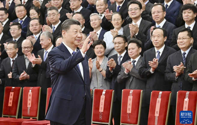 習近平接見探月工程嫦娥六號任務參研參試人員代表并參觀月球樣品和探月工程成果展覽